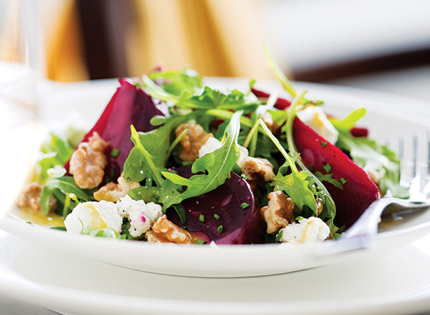 Salade de fromage de chèvre grillé avec vinaigrette au miel