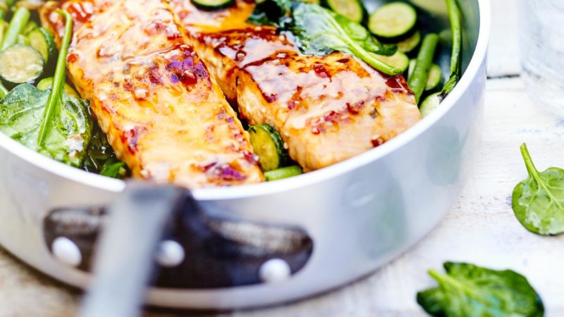 Ragoût de saumon et de légumes de printemps